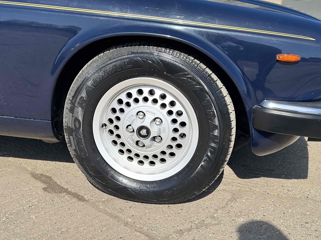 Jaguar XJ Saloon Blue #49