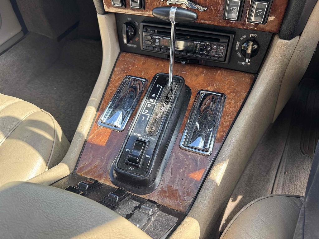 Jaguar XJ Saloon Blue #37