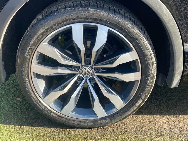 Volkswagen Tiguan 2.0 Tdi Bluemotion Tech R-line Suv Dsg LM17YRE Black #4