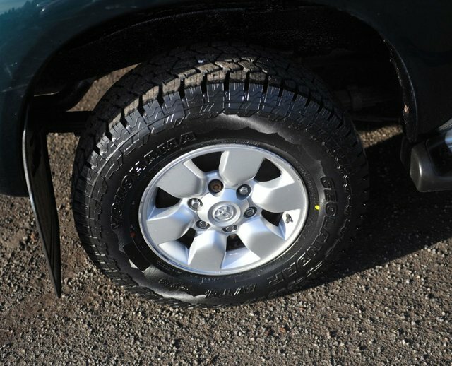 Toyota HILUX Invincible Dc Black #8