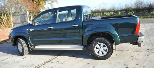 Toyota HILUX Invincible Dc Black #4