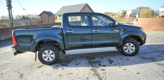Toyota HILUX Invincible Dc Black #7