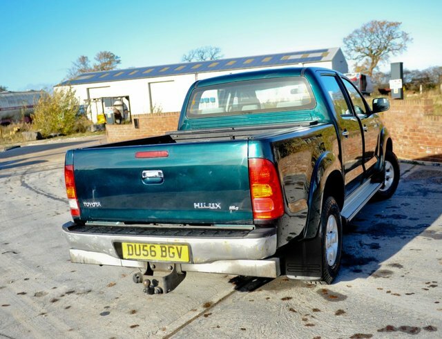 Toyota HILUX Invincible Dc Black #6