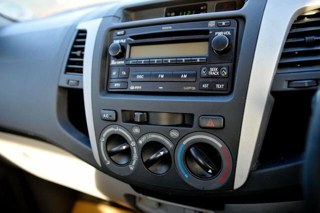 Toyota HILUX Invincible Dc Black #16