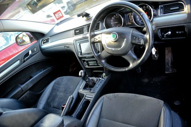 Skoda Superb Hatchback White #8