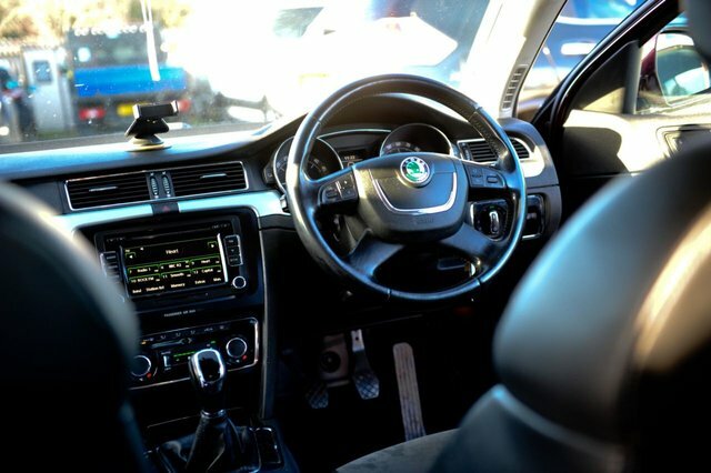 Skoda Superb Hatchback White #9