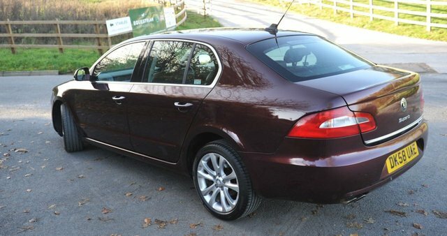 Skoda Superb Hatchback White #5