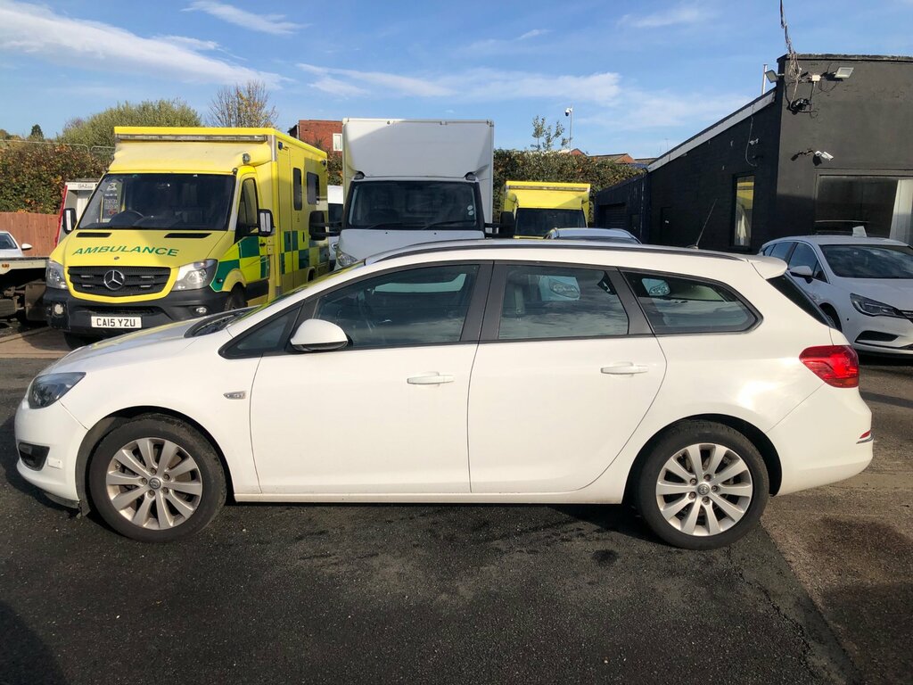 Vauxhall Astra Astra Emerg-y Serv Cdtiec KS64NDN White #2