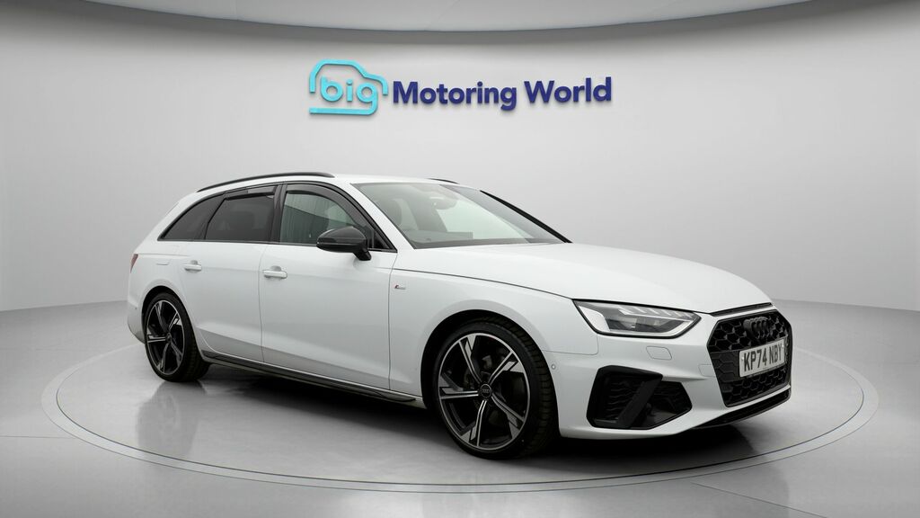 Audi A4 Avant Black Edition White
