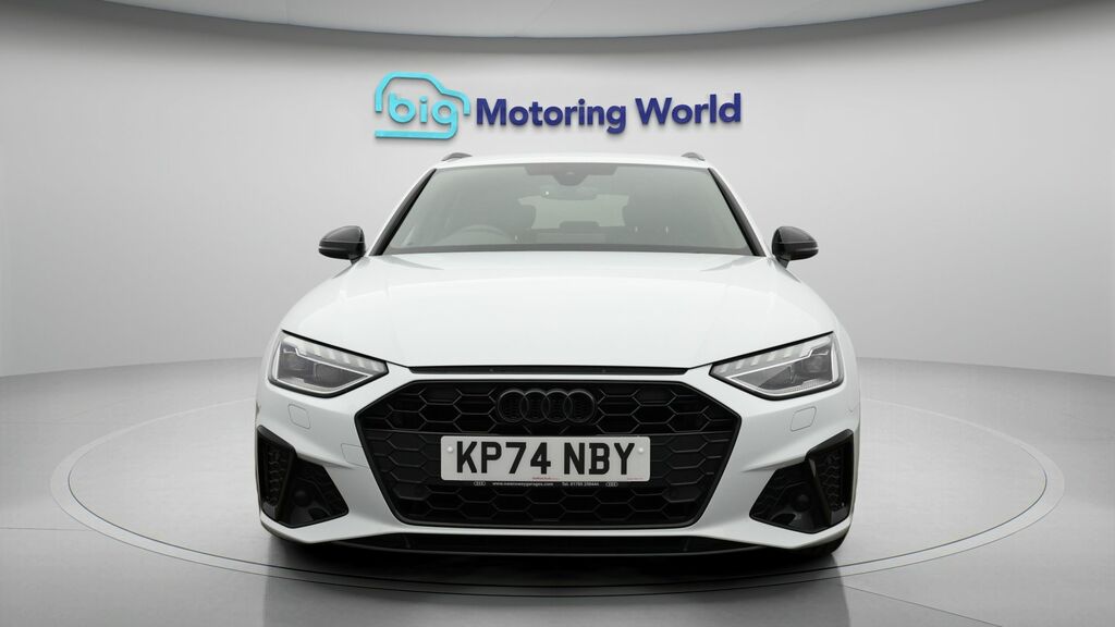 Audi A4 Avant Black Edition White #2