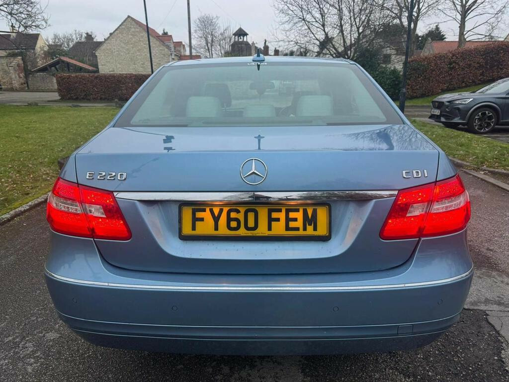 Mercedes-Benz E Class Saloon 2.1 E220 Cdi Blueefficiency Avantgarde 201 FY60FEM Blue #4