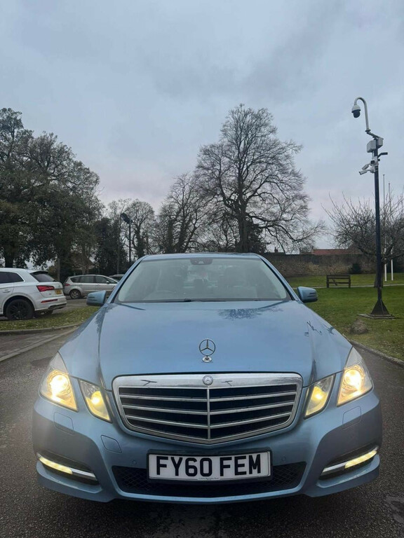 Mercedes-Benz E Class Saloon 2.1 E220 Cdi Blueefficiency Avantgarde 201 FY60FEM Blue #3