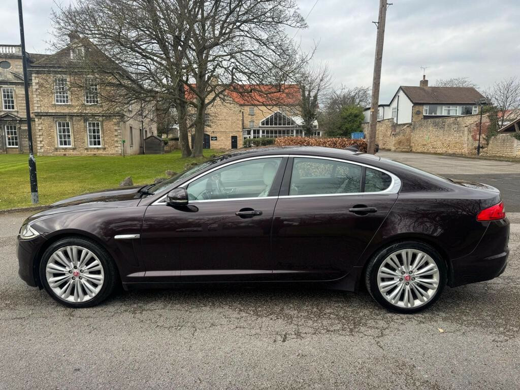 Jaguar XF Saloon 3.0 D V6 Portfolio 2014 PN14TWX Red #3
