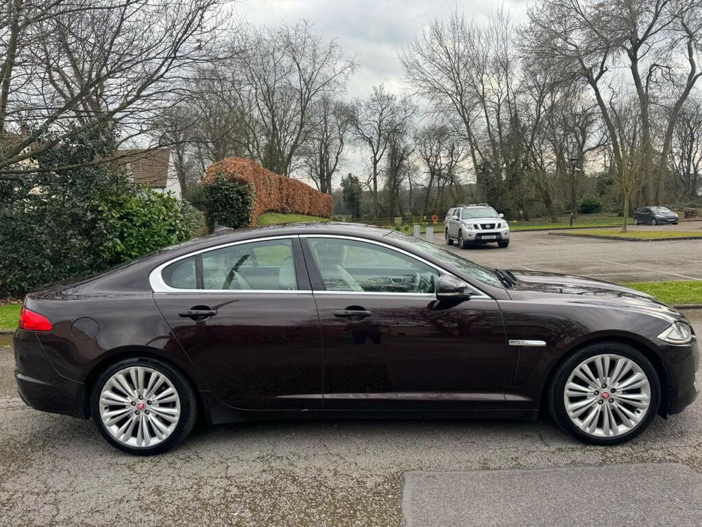 Jaguar XF Saloon 3.0 D V6 Portfolio 2014 PN14TWX Red #4