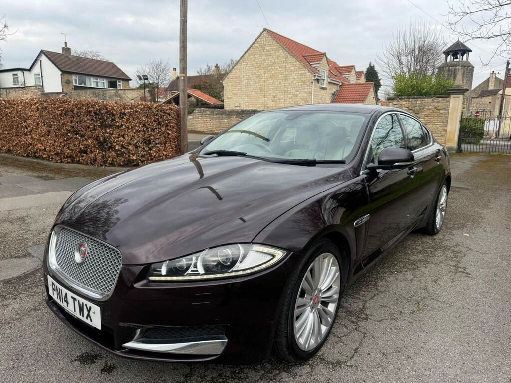 Jaguar XF Saloon 3.0 D V6 Portfolio 2014 Red