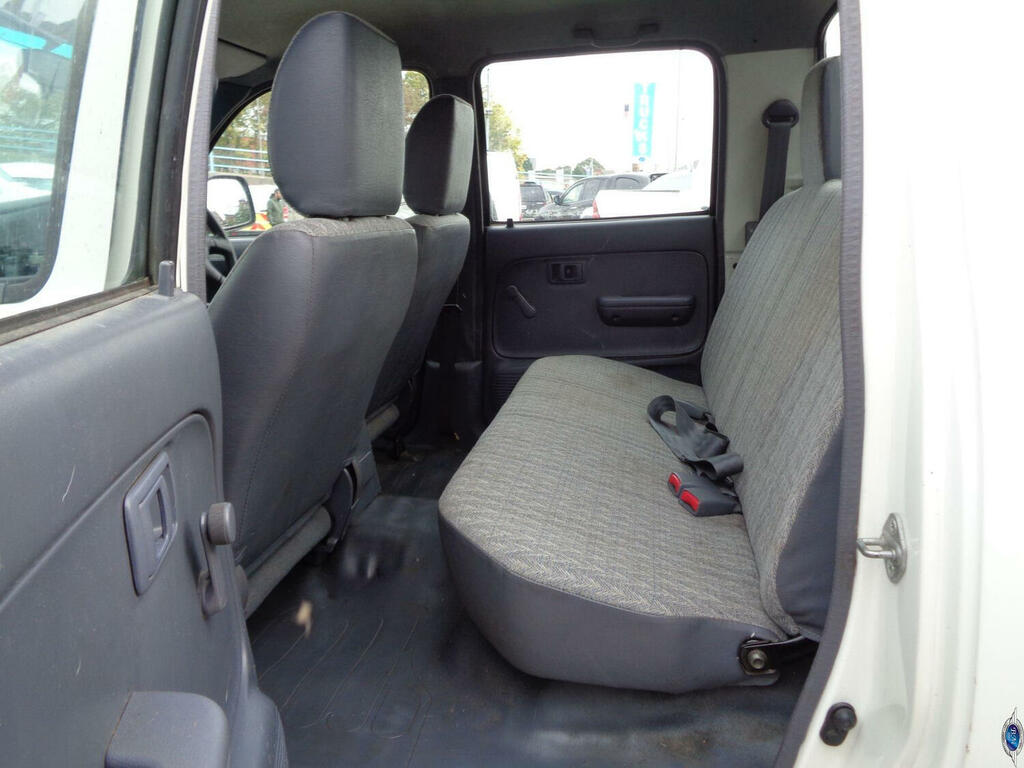 Toyota HILUX 2.5 250 Ex Green #17