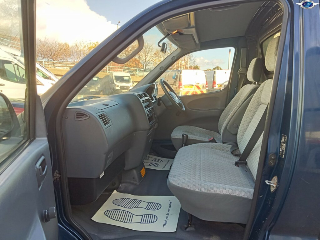 Toyota HiAce Panel Van 2.5 D-4d 280 200656  #14