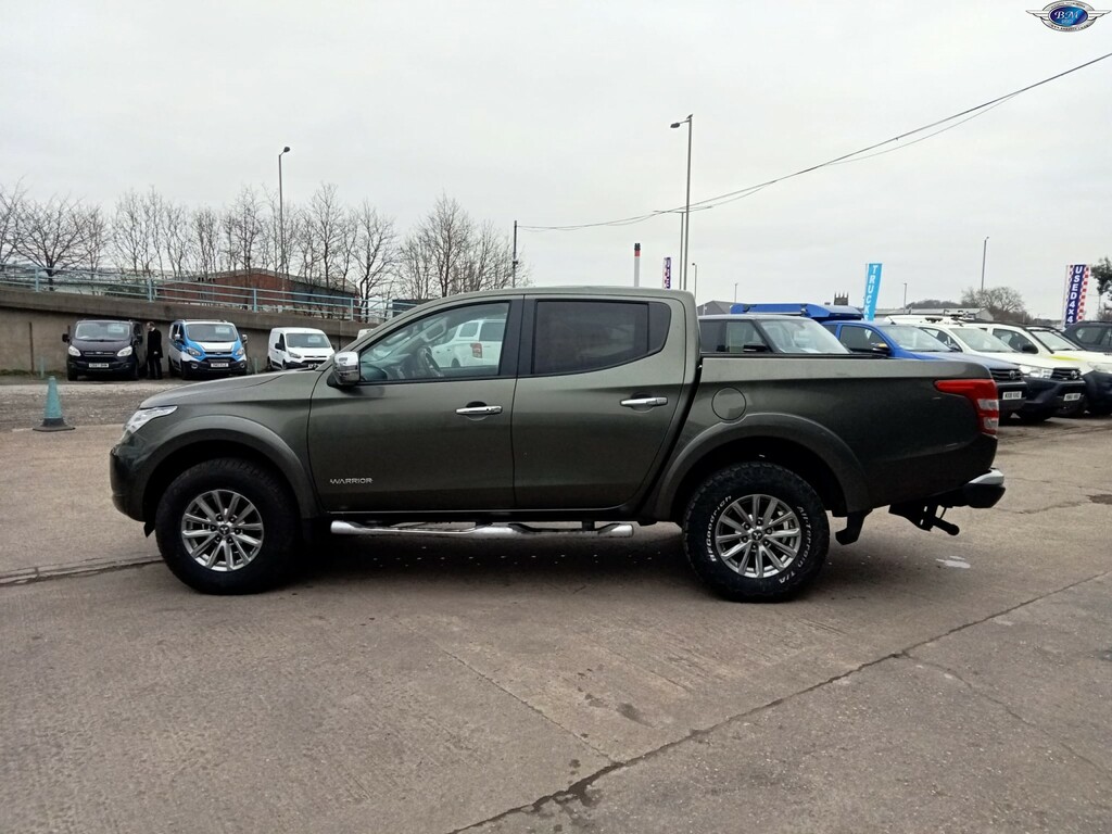 Mitsubishi L200 2.4 Di-d Dc Warrior 2015 YY65CVX Green #4