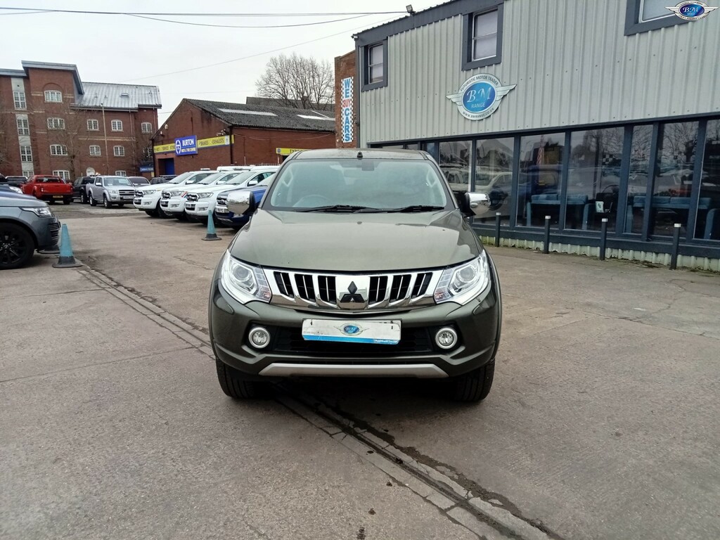 Mitsubishi L200 2.4 Di-d Dc Warrior 2015 YY65CVX Green #3