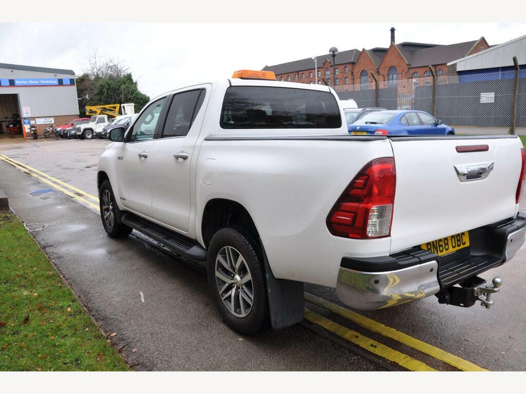 Toyota HILUX 2.4 D-4d Invincible 4Wd Euro 6 S S White #3