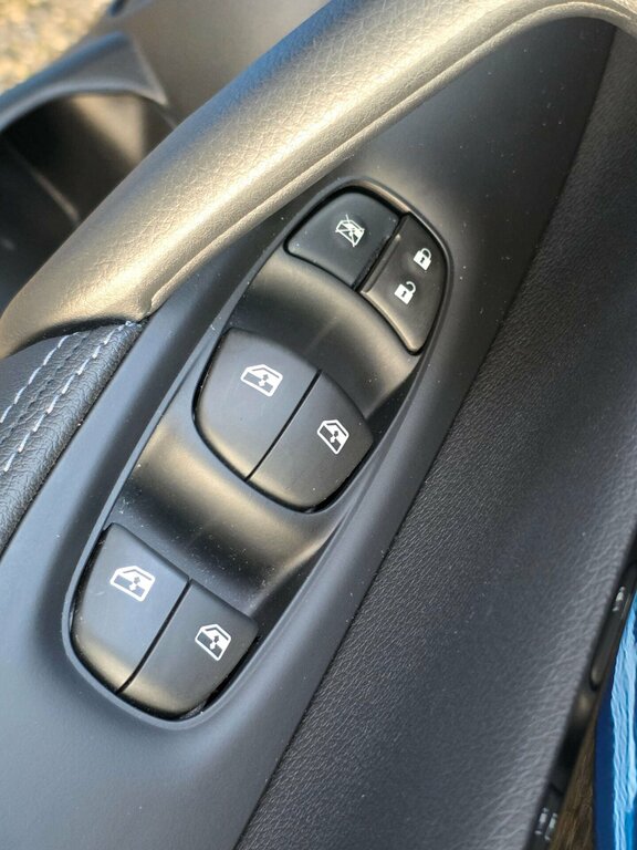 Nissan Qashqai+2 Hatchback Blue #26