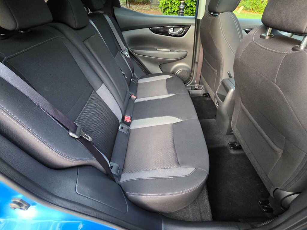 Nissan Qashqai+2 Hatchback Blue #16