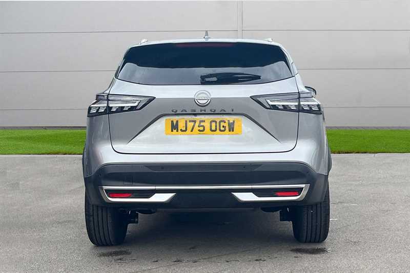 Nissan Qashqai 1.3 Dig-t Mh Tekna MJ75OGW Silver #4