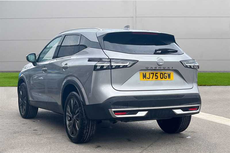 Nissan Qashqai 1.3 Dig-t Mh Tekna MJ75OGW Silver #2