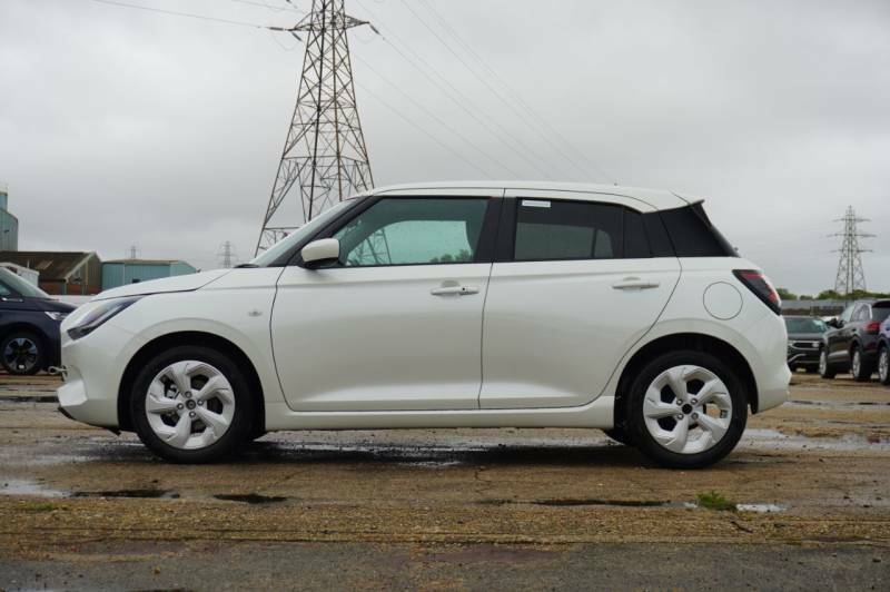 Suzuki Swift 1.2 Hybrid Motion - 2025 75 White #4