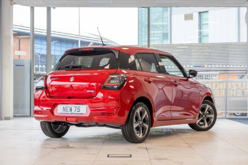 Suzuki Swift 1.2 Hybrid Ultra Cvt - 2025 75 Red #3