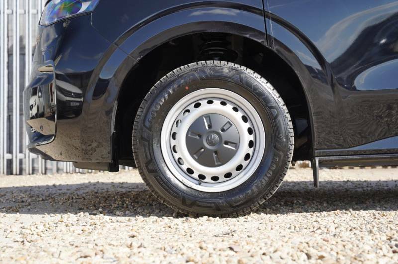 Volkswagen E-Transporter T32 Commerce Plus Swb 136 Ps 65 Kwh 1Sp A Black #5