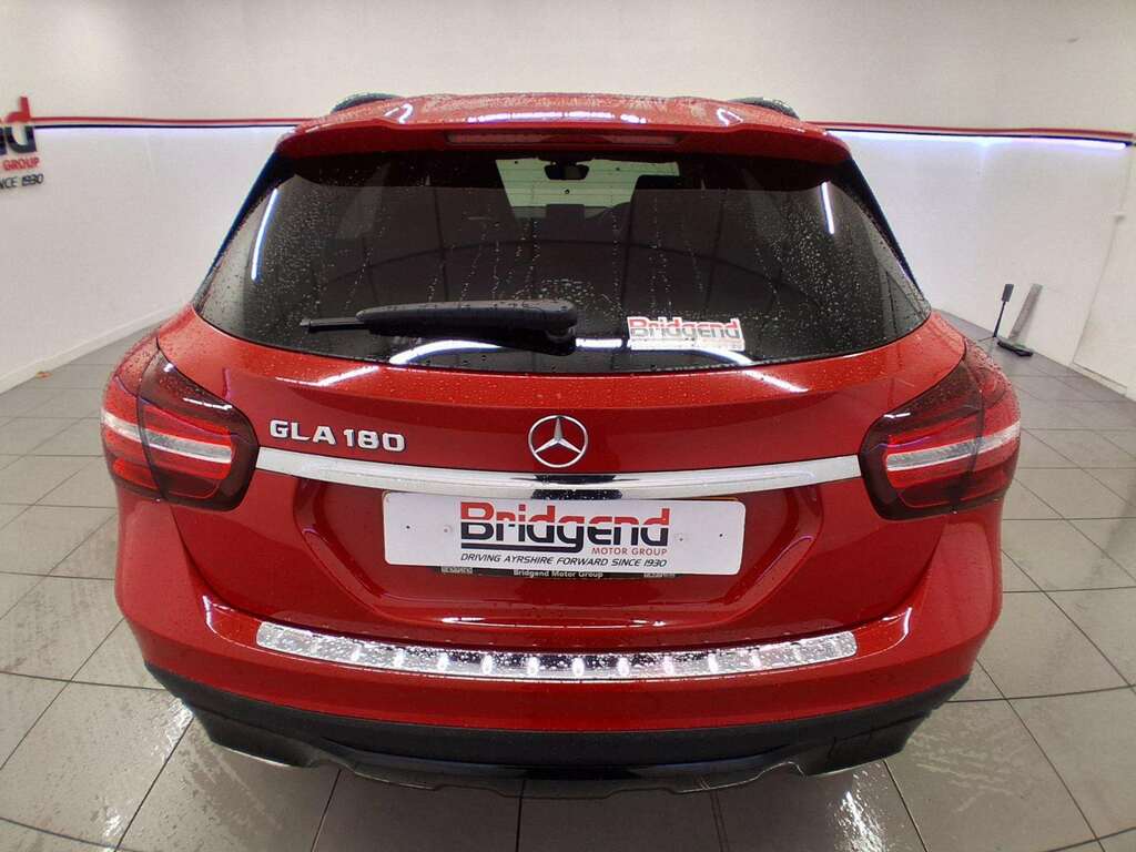 Mercedes-Benz GLA Class 1.6 Gla180 Urban Edition Suv Red #5