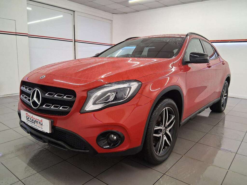 Mercedes-Benz GLA Class 1.6 Gla180 Urban Edition Suv Red #3