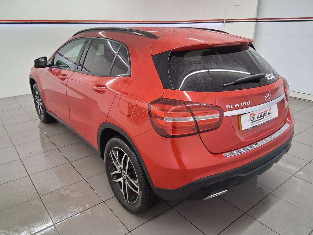 Mercedes-Benz GLA Class 1.6 Gla180 Urban Edition Suv Red #4