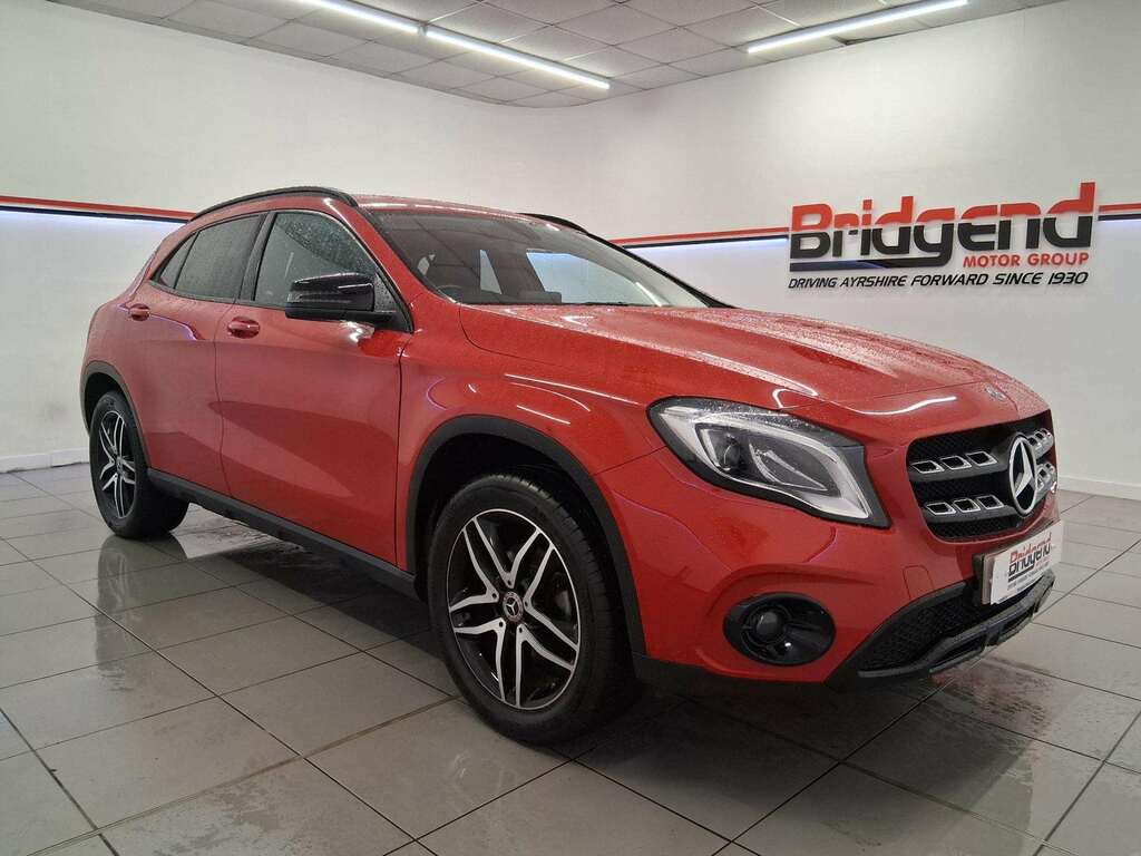 Mercedes-Benz GLA Class 1.6 Gla180 Urban Edition Suv Red #2
