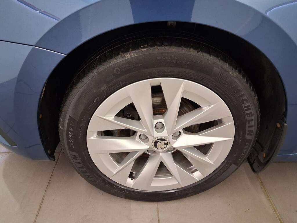 Skoda Octavia 2.0 Tdi Se L Hatchback Blue #6