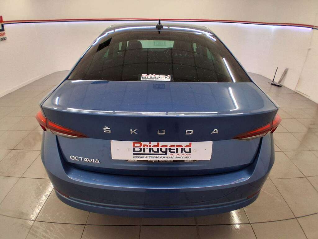 Skoda Octavia 2.0 Tdi Se L Hatchback Blue #4