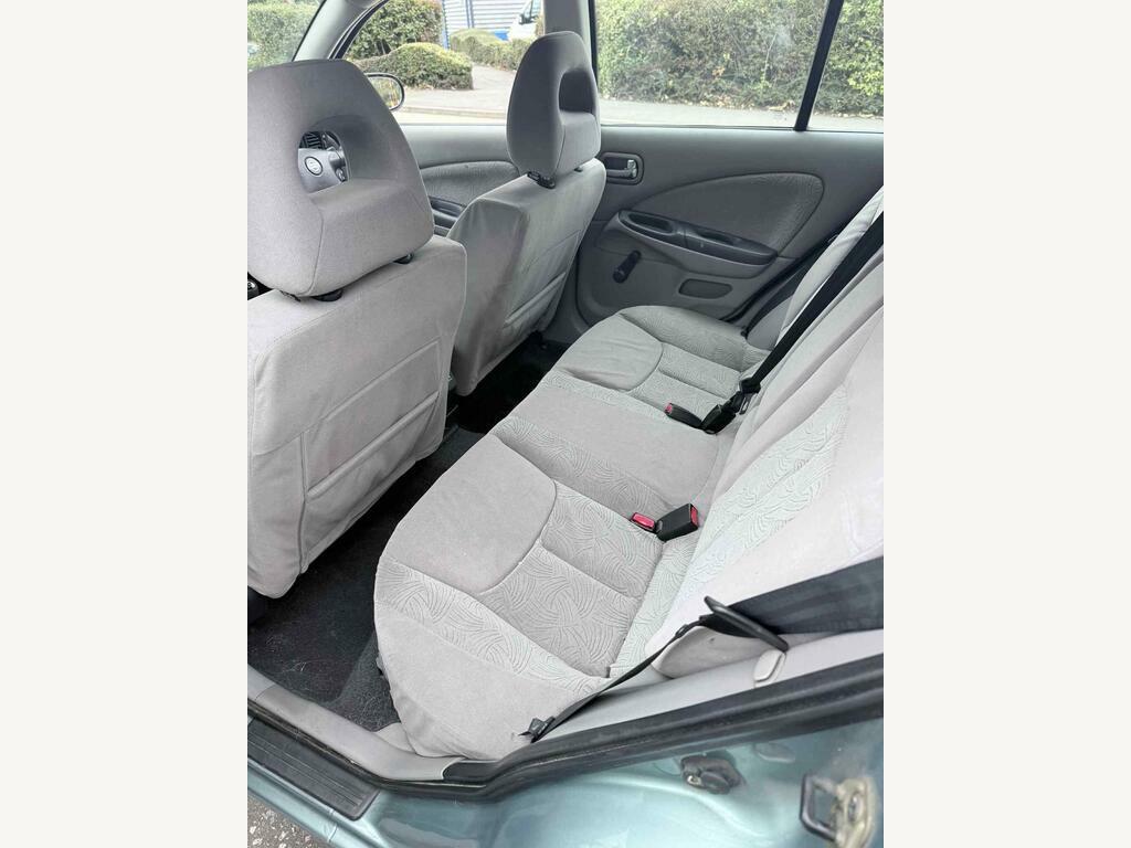 Nissan Almera Hatchback 1.8 Grey #4