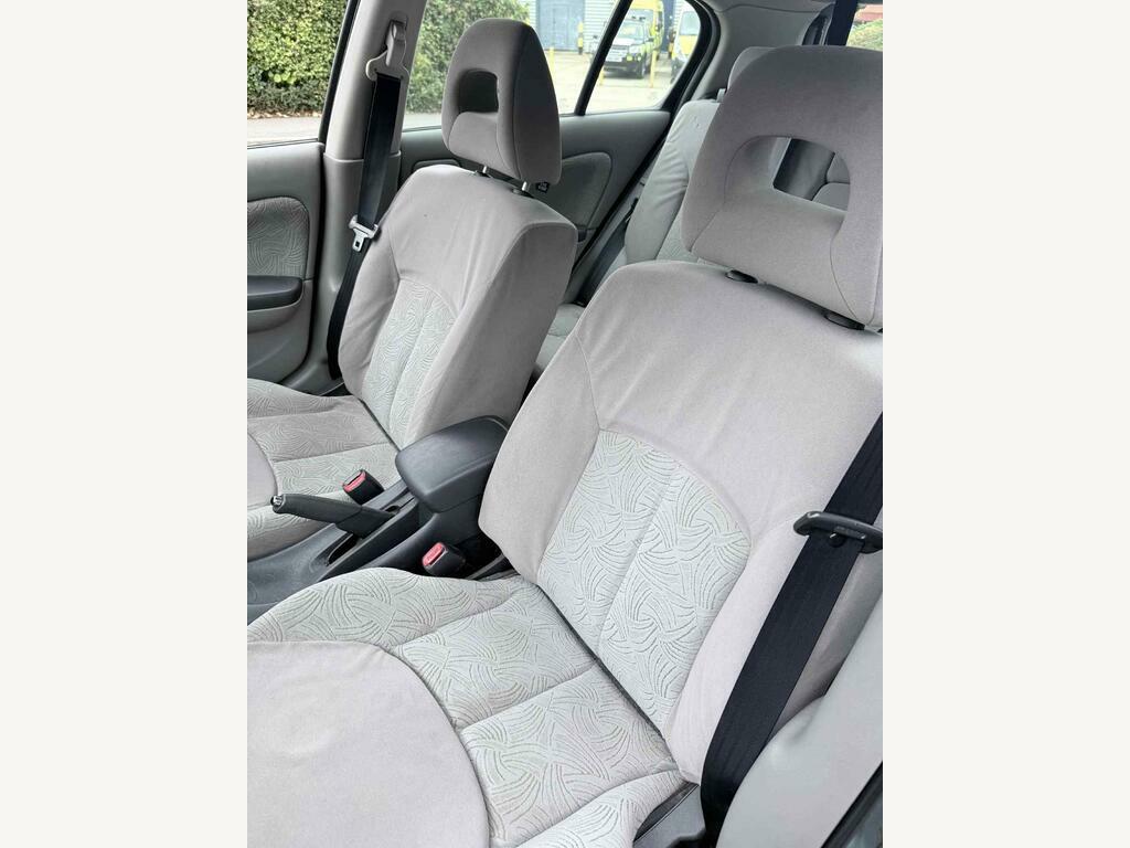 Nissan Almera Hatchback 1.8 Grey #2