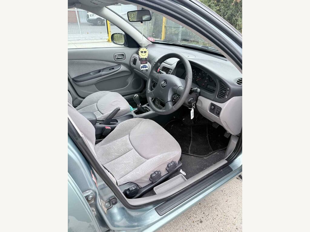 Nissan Almera Hatchback 1.8 Grey #5