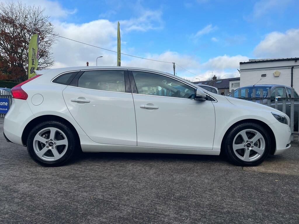 Volvo V40 Hatchback 1.6 T4 Se Hatchback Powershif White #6