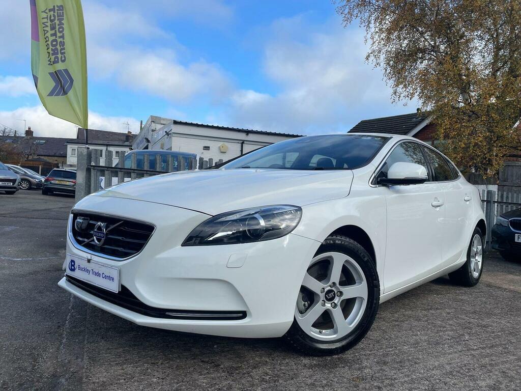 Volvo V40 Hatchback 1.6 T4 Se Hatchback Powershif White
