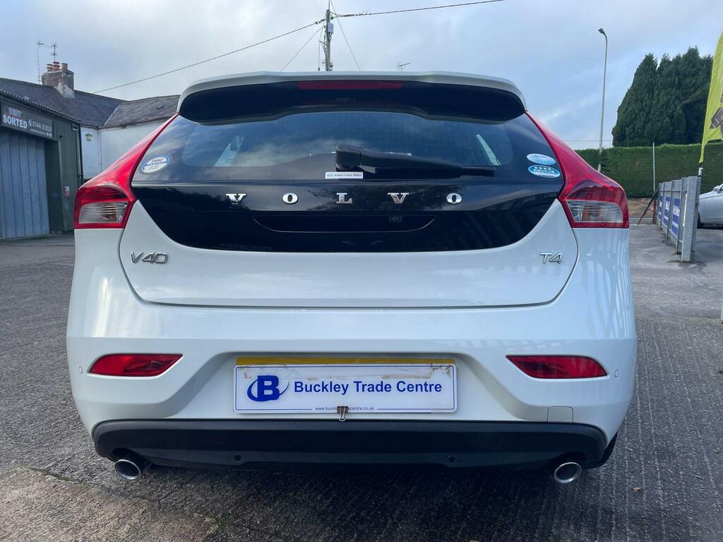Volvo V40 Hatchback 1.6 T4 Se Hatchback Powershif White #4
