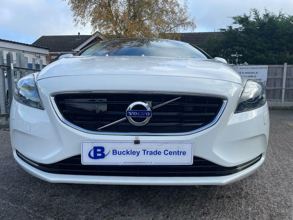 Volvo V40 Hatchback 1.6 T4 Se Hatchback Powershif White #3