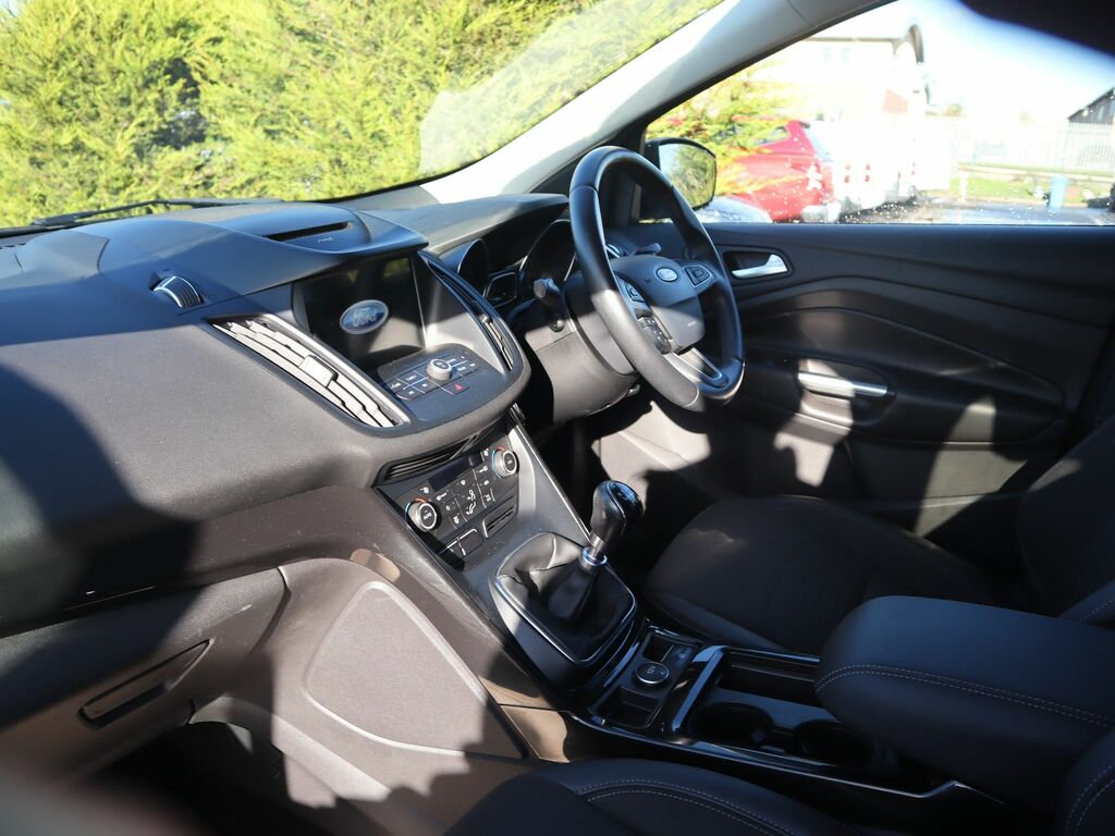 Ford Kuga 2018 1.5 Tdci Titanium Suv Euro SB67CNA Grey #3