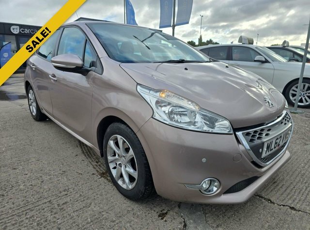 Peugeot e-208 E-hdi Feline White #1