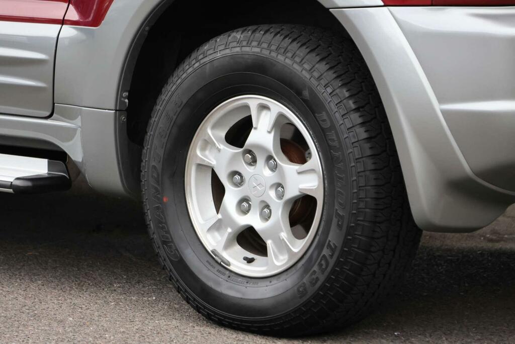 Mitsubishi Shogun 3.5 V6 Equippe Silver #32