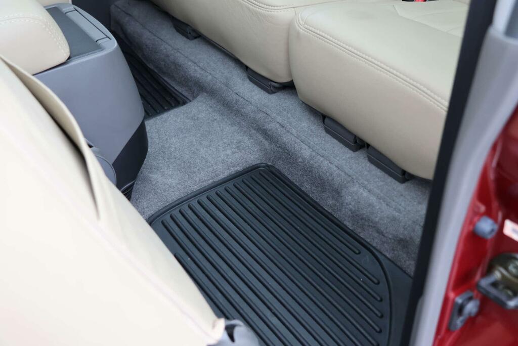 Mitsubishi Shogun 3.5 V6 Equippe Silver #17
