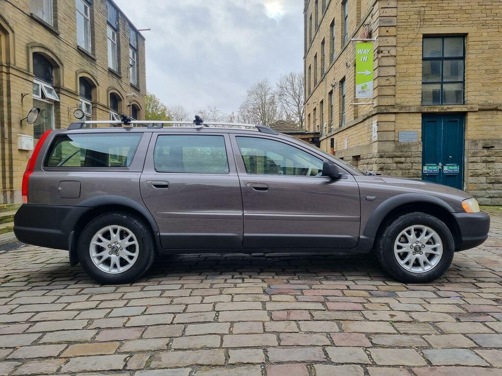 Volvo XC70 2.4 D5 Se Lux Silver #7