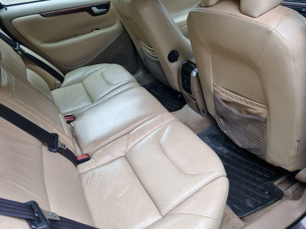 Volvo XC70 2.4 D5 Se Lux Silver #16